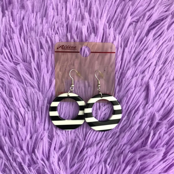 NWT Ardene semi hoop earrings black and white - Picture 1 of 2